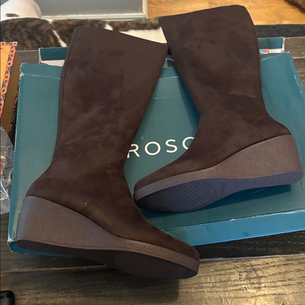 AEROSOLES Women's Dark Brown Wedge Boots - Picture 4 of 10